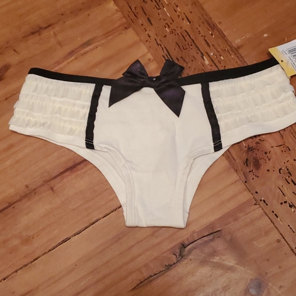 Cute "Tuxedo" Ivory Side Ruffle Panty. - Picture 1 of 4